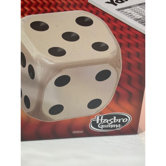 Yahtzee Shake Score & Shout Game Ages 8+ By Hasbro Gaming new - Picture 2 of 5